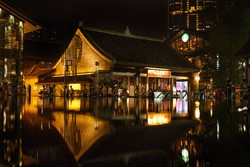 Chengdu Flipflop Hostel - The night view outside hostel